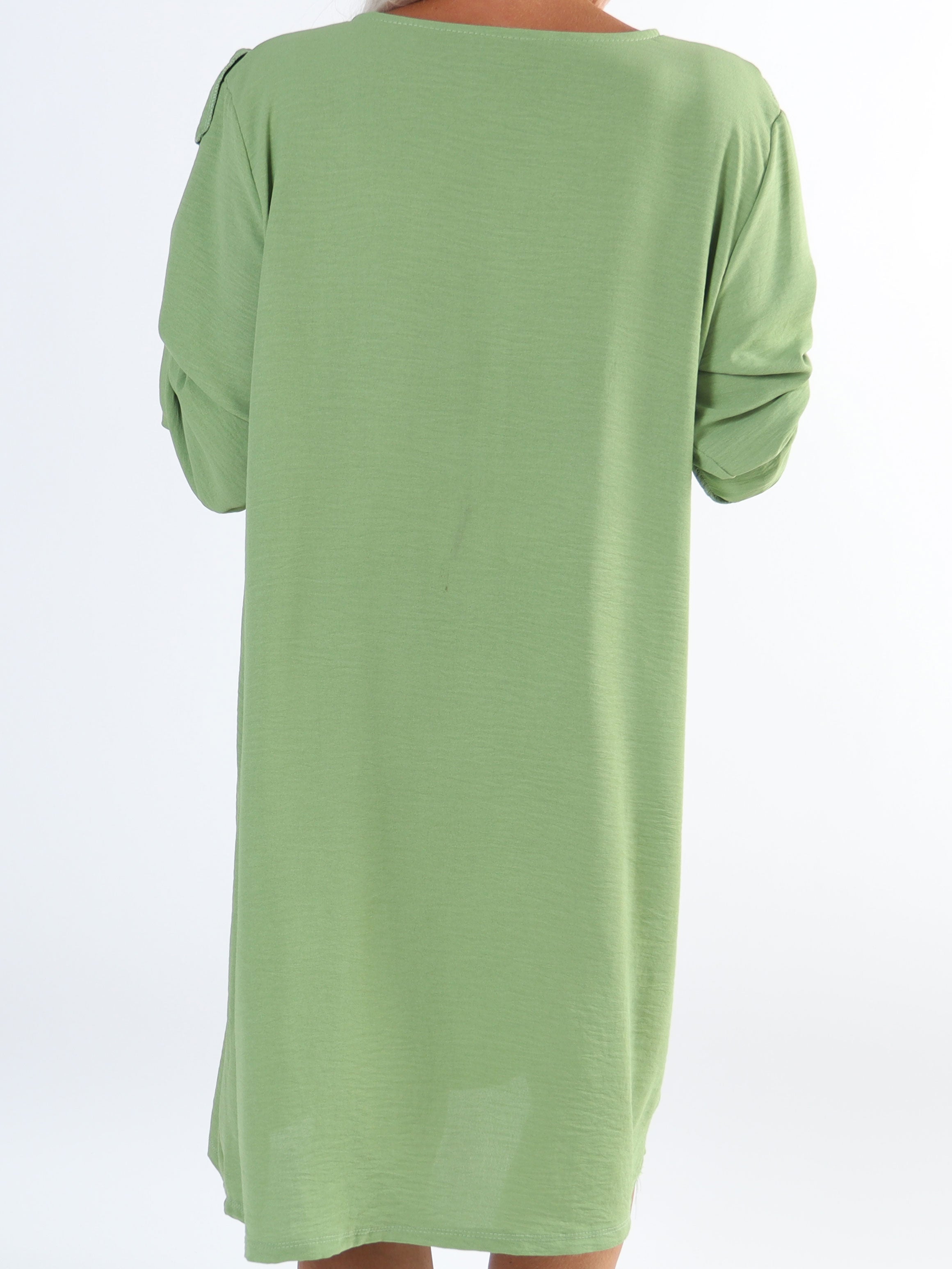 Nicola Dress - Söt plus size klänning med volanger och knappar